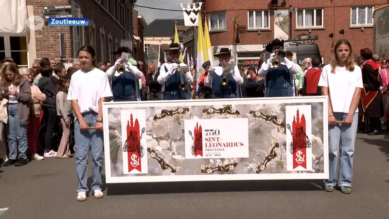 750ste Sint-Leonardusprocessie met 450 figuranten lokt 3.000 mensen naar Zoutleeuw