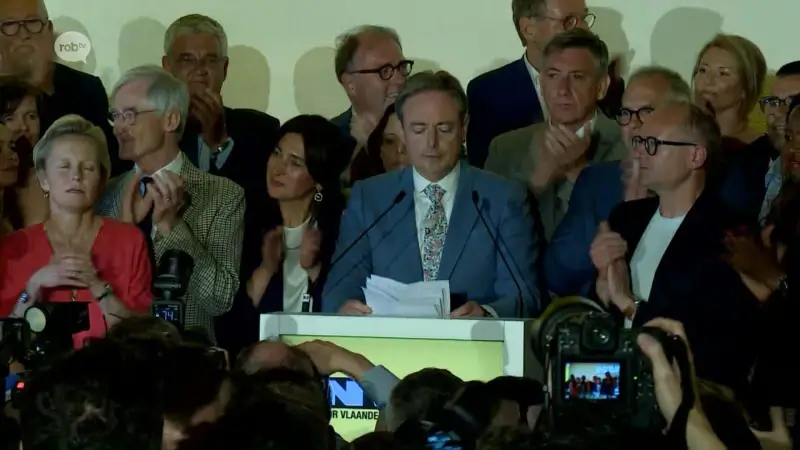 Bart De Wever tijdens overwinningsfeest bij N-VA: "Zelfbestuur is de beste kuur"