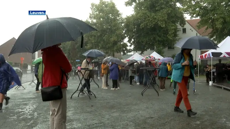 Vernieuwde dorpskern Wijgmaal feestelijk ingewijd ondanks regen: "Hier vroegen inwoners al lang om"