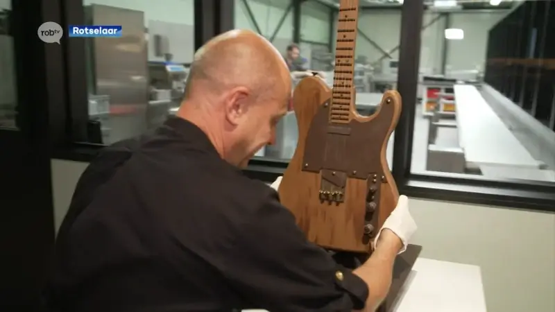 Chocolatier uit Rotselaar maakt iconische gitaar Springsteen na in chocolade