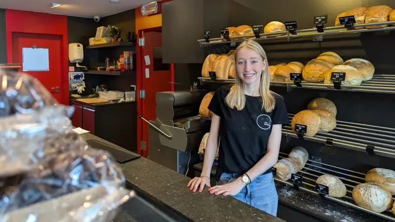 Luna Gielis is 20 en heeft een eigen bakkerij: "winkel overgenomen van mijn tante"
