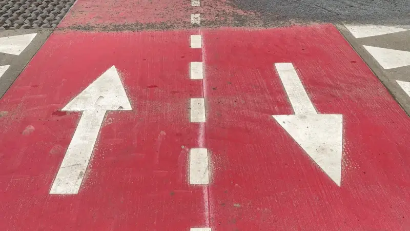 Foute wegmarkeringen aan fietssnelweg in Neerijse