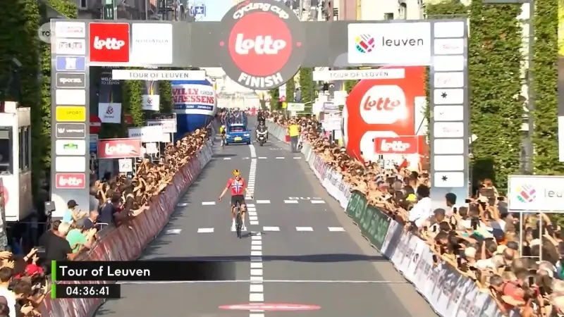 Noors kampioen Markus Hoelgaard komt solo over de streep van de Tour of Leuven - Memorial Jef Scherens