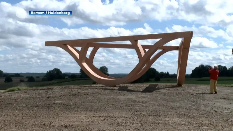 Nieuw kunstwerk Ooghoogte op het hoogste punt van Neerijse ingehuldigd op Open Monumentendag