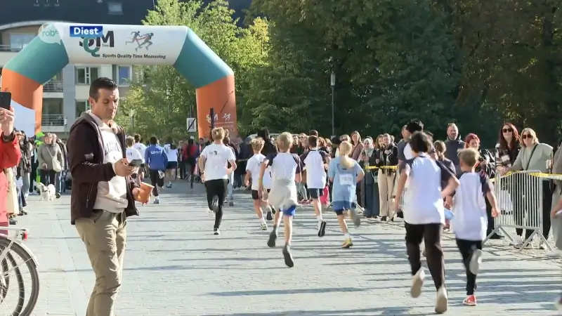 5235 leerlingen lopen iconische Suikercorrida in Tienen: "Kinderen zitten veel stil, leuke kans om wat te sporten"