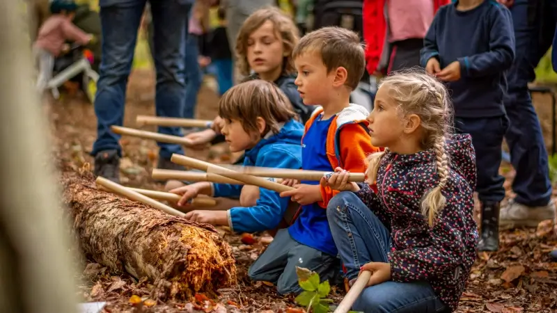 Touwenparcours en workshops voor kinderen tijdens Los in 't Bos in Heverleebos