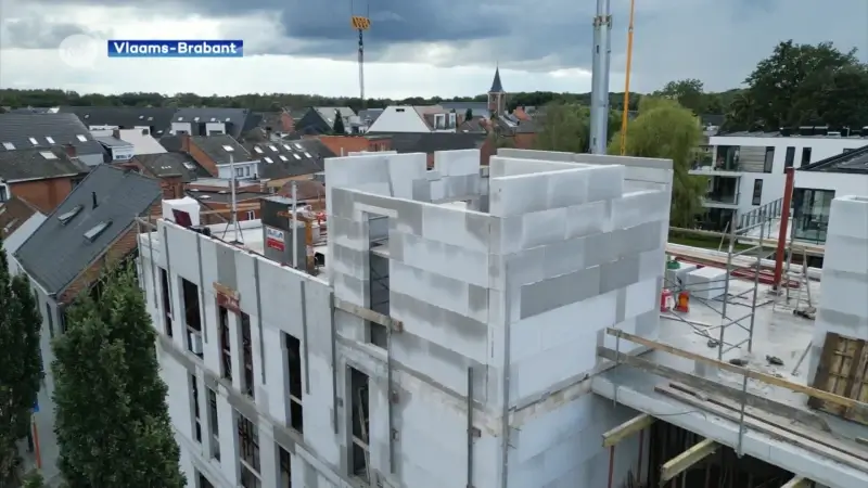 Minder woningen gekocht en verkocht dan jaar geleden, maar laatste maanden is er een inhaalbeweging: "Uiteindelijk daling van het aantal vastgoedtransacties met slechts één procent"