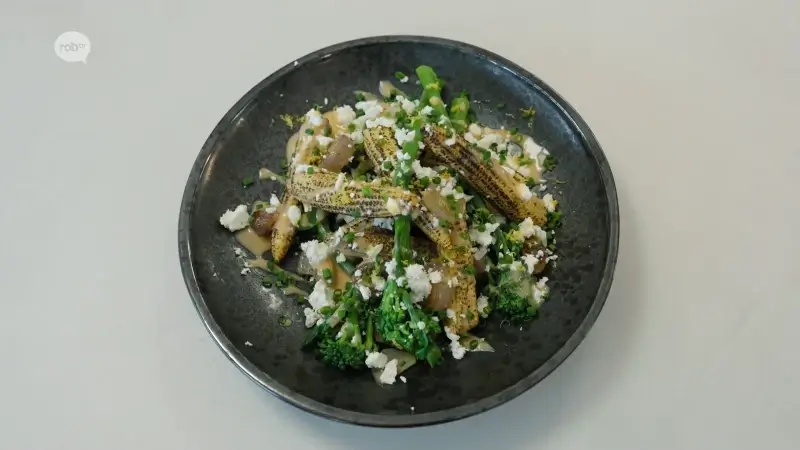 Koken Aflevering 1: Vegetarisch: Gebrande babymaïs met broccoli, sjalot en feta