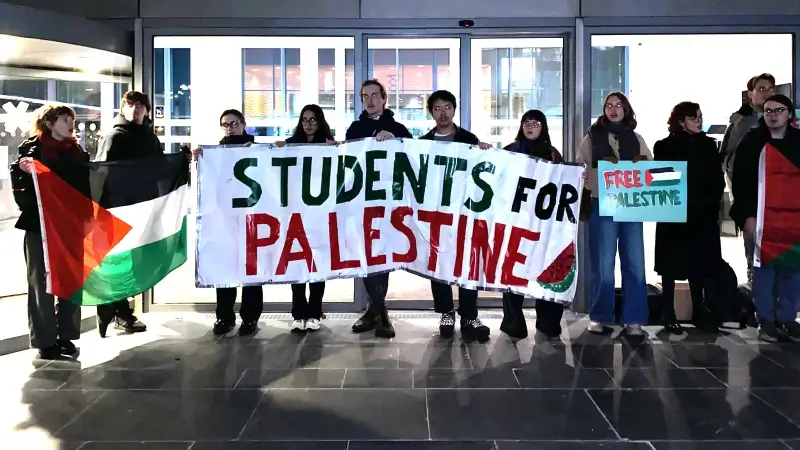 Pro-Palestijnse studenten die GAS-boete kregen na bezetting van rectoraat KU Leuven protesteren vanavond voor Leuvense gemeenteraad