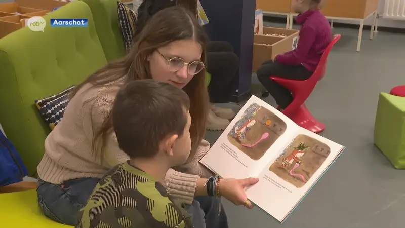 Einde van de voorleesweek, jong en oud lezen samen in bibliotheek van Aarschot