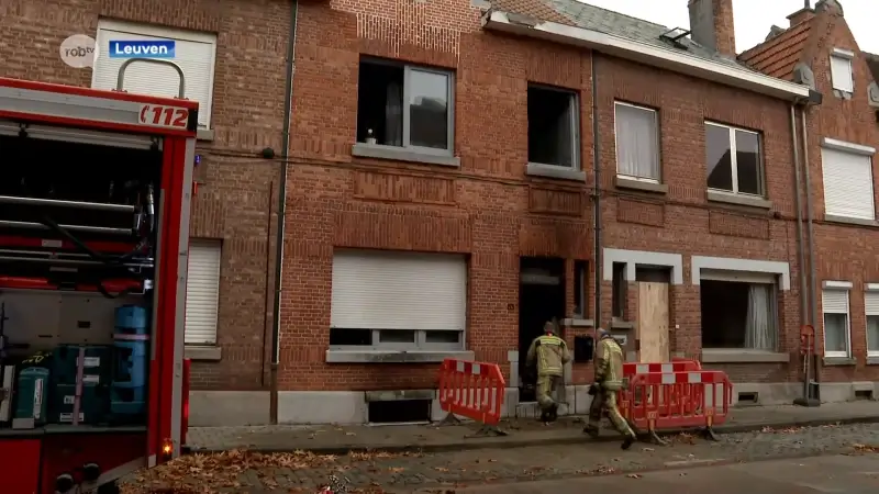 Huis onbewoonbaar na brand in Leuven: 20 bewoners uit straat geëvacueerd