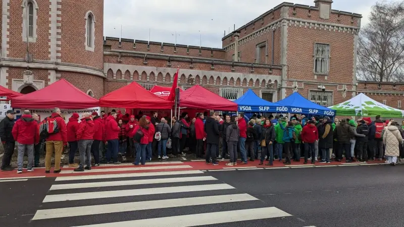 Drie vakbonden voeren actie aan gevangenis van Leuven Centraal: "Meer en meer medewerkers krijgen te maken met agressie"