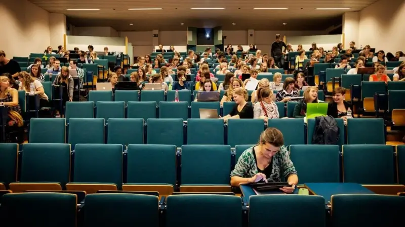 Medewerkers en studenten vinden weg naar nieuwe vertrouwensunit KU Leuven: bijna 300 meldingen van grensoverschrijdend gedrag in 2024