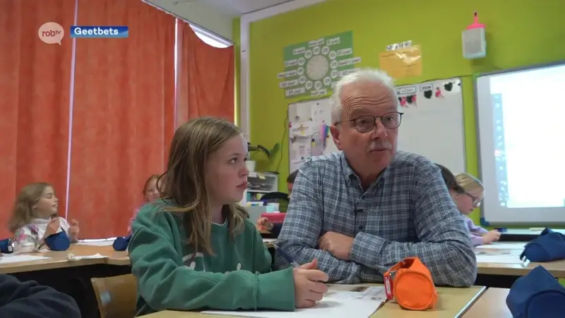 Meesters Frans (65) en André (72) keren terug uit pensioen om leerkrachtentekort in Geetbets op te vangen: "Ik sta met hart en ziel voor de klas"