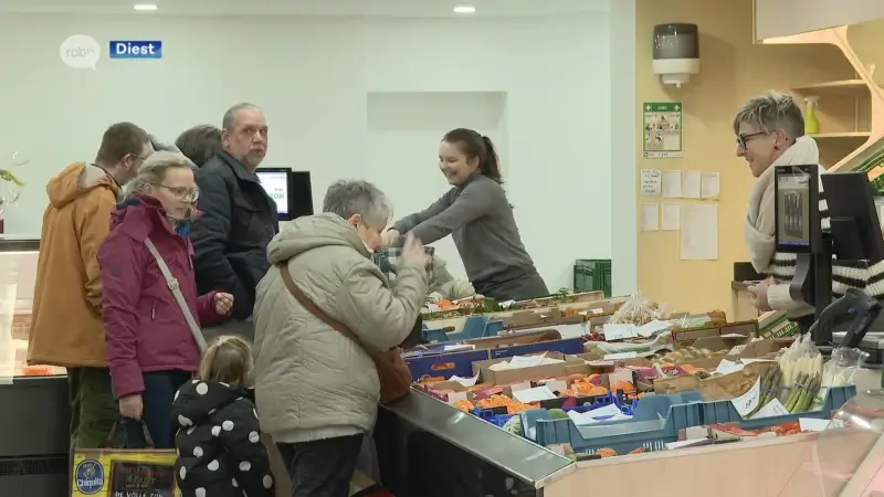 Jaar na brand opent bekende Schaffense groente- en fruitwinkel opnieuw de deuren: "Het heeft bloed zweet en tranen gekost"