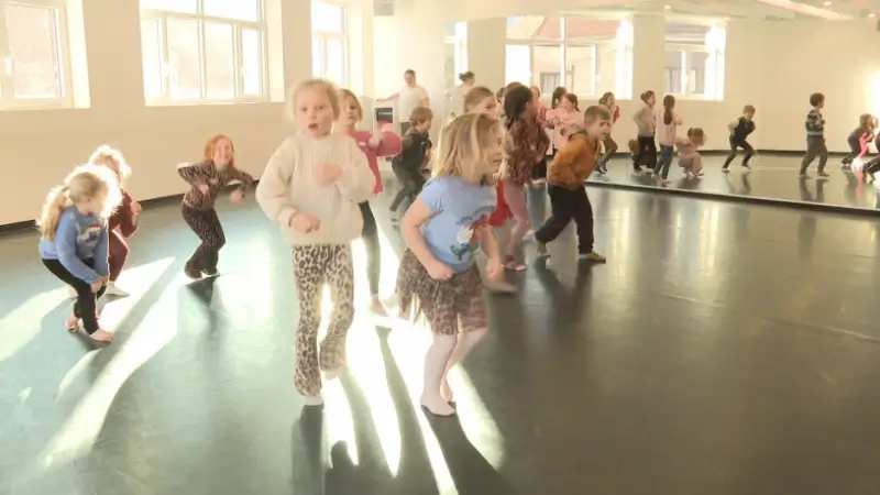 Dansschool Danserie in Leuven vangt 130 kinderen op tijdens nationale staking: "We gaan breakdancen en knutselen"