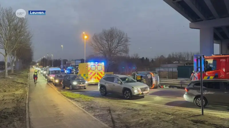 Zwaar ongeval met gekantelde wagen in Wijgmaal gebeurde nadat 84-jarige bestuurder geen voorrang verleent