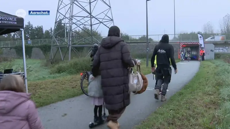 Politie van Aarschot betrapt 24 jonge fietsers zonder fietsverlichting op Betekomsesteenweg