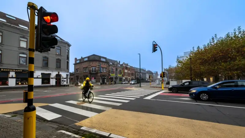 Allereerste intelligente verkeerslichten in onze regio op drie kruispunten op Leuvensesteenweg in Kortenberg: "Niet meer voor niets voor het rood"