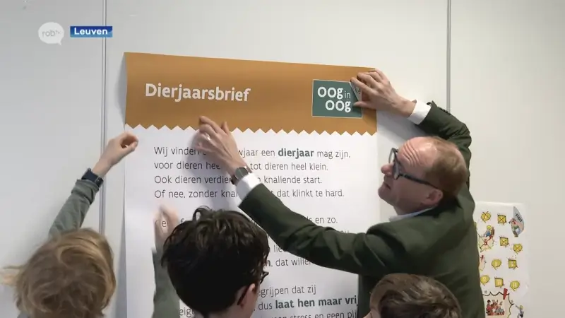 Minister Weyts (N-VA) stelt lessenpakket over dierenwelzijn voor in Vrije Basisschool Sint-Norbertus in Leuven: "Kinderen van jongs af aan leren hoe ze met dieren moeten omgaan"