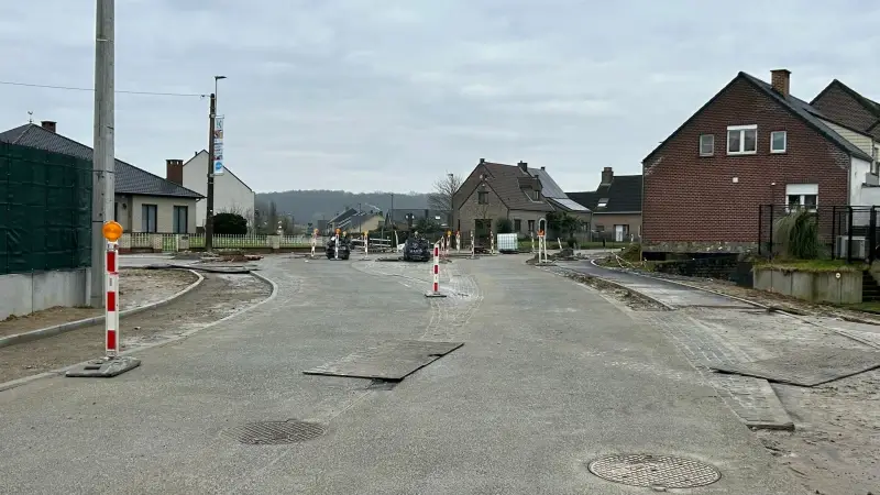 Fietspad in Meerbeek moet amper 2 maanden na aanleg al opnieuw aangelegd worden, werken lopen jaar vertraging op