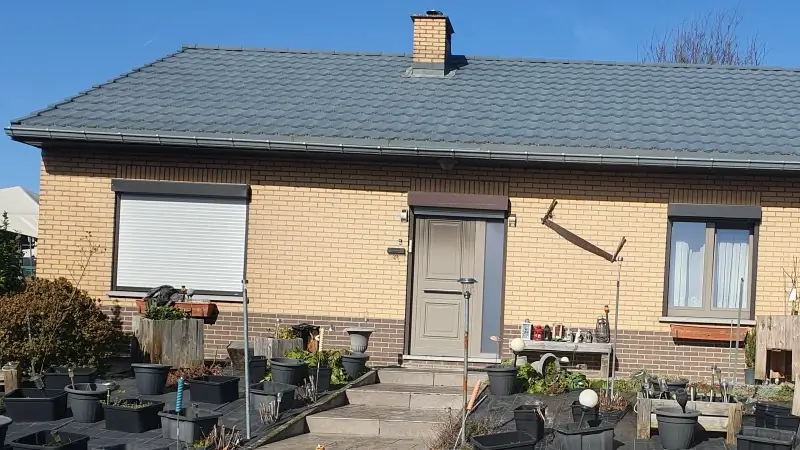 Elektrisch verwarmingstoestel veroorzaakt brand in Sint-Barbarastraat in Kumtich: bewoners tijdelijk ondergebracht in woonzorgcentrum