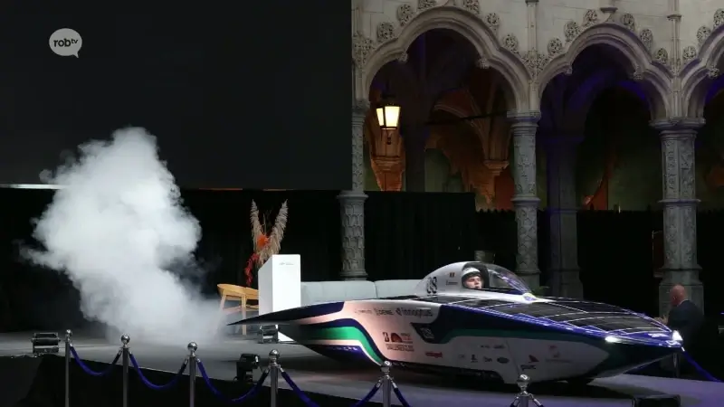Dit is nieuwe zonnewagen van Innoptus Solar Team: "Twee aerodynamische vinnen zijn wereldprimeur"
