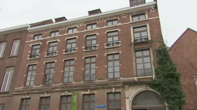 Dieven stelen laptops in basisschool Sancta Maria in Leuven, ook hek van Vlierbeekschool in Kessel-Lo beschadigd