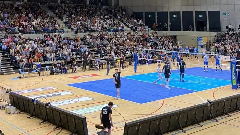 2.500 fans zien hoe VHL Roeselare vuur aan de schenen legt, maar landskampioen is finaal te sterk (1-3): "Grote verschil ligt in opslag"