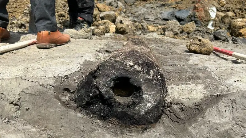 Zeldzame en goed bewaarde Romeinse waterleiding aangetroffen aan Blauwe Hoek in Leuven