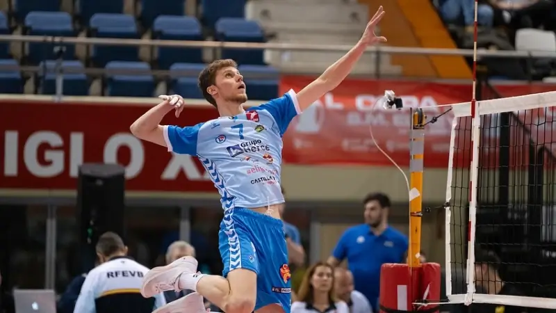 VHL kondigt met Spanjaard Adrian Olalla laatste transfer aan voor volgend jaar