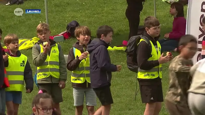 Meer dan duizend leerlingen van Leuvense lagere en middelbare scholen picknicken vanmiddag in stadspark