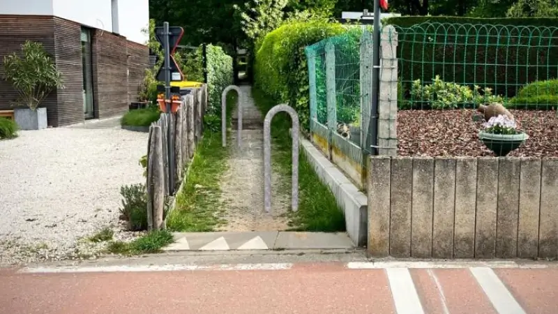 Rotselaar plaatst fietsbeugels aan Kerkhofstraat waar eind februari fietser om het leven kwam