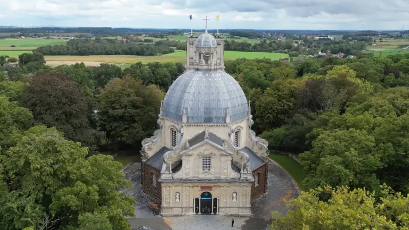 Nieuwe paus Leo XIV is gespreksonderwerp van de dag aan Basiliek van Scherpenheuvel-Zichem: "Hopelijk heeft hij een moderne kijk op de wereld"