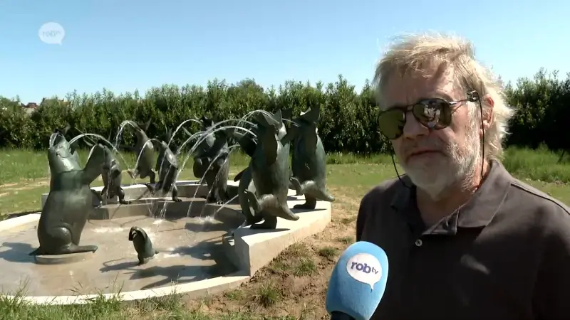 Nieuwe fontein in belevingstuin De Paden van de Waaienberg in Duisburg: "Stelt een pinguïn-nonnenkoor voor"