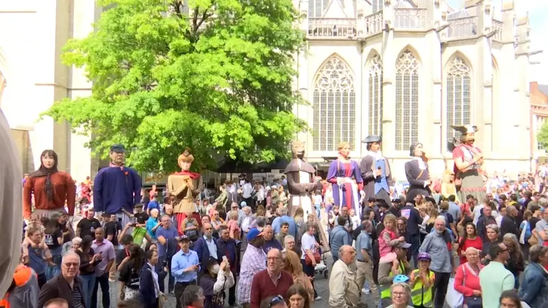 Na 3 jaar weer ReuzeLeuvenstoet: helemaal in het teken van reuzinnen