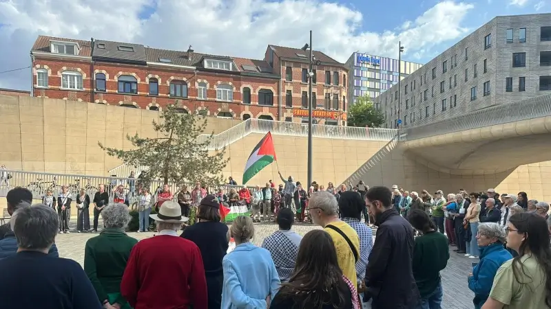 Hondertal mensen herdenkt samen de Nakba in Leuven en vragen aandacht voor conflict in Israël en Palestina
