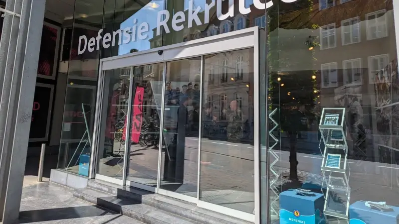 Defensie opent pop-up store in Leuvense Bondgenotenlaan: "Om ons land te verdedigen, hebben we veel mensen nodig"