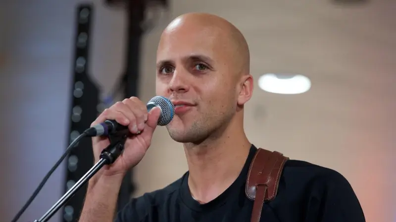 Marktrock kondigt Milow en Emma Bale aan, affiche voor hoofdpodium op Oude Markt is compleet