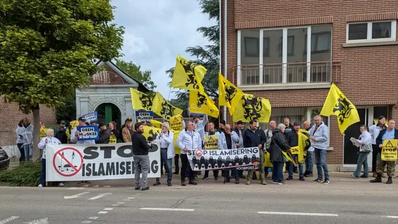 Vlaams Belang voert actie tegen de komst van een islamitische gemeenschapsruimte in Aarschot: "We hebben schrik dat het een moskee zal worden."