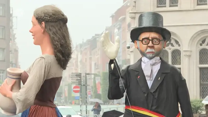 Slecht weer, maar Reuzeleuven trekt toch veel toeschouwers: "Prachtig evenement"