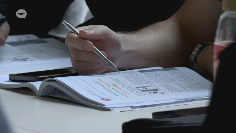 Opleiding Frans of Engels voor volwassenen bijna drie keer duurder vanaf september:" Maakt het voor veel mensen moeilijk om te blijven betalen"