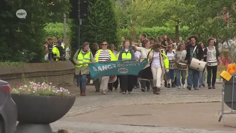 Middelbare school Sancta Maria viert 90 jaar met feestelijke wandeltocht van Scherpenheuvel naar Aarschot