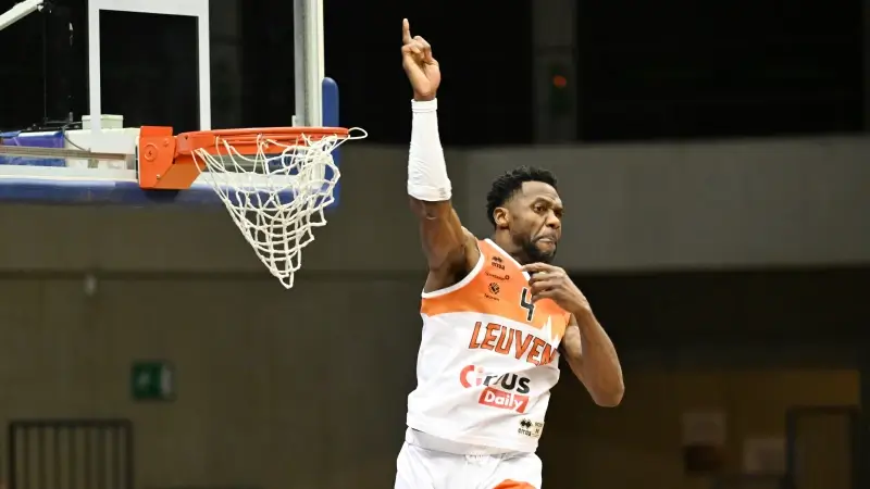 Wen Mukubu is ook volgend seizoen een speler van Leuven Bears