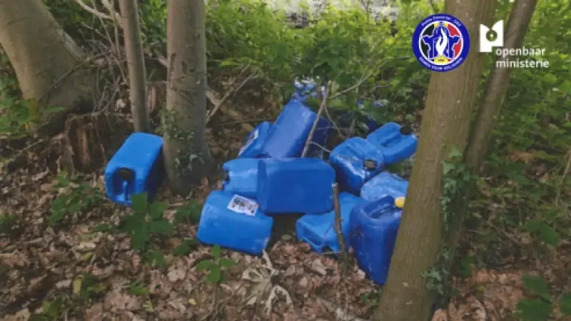 Parket opent onderzoek na vondst van 72 bidons met mogelijk drugsafval in Diest