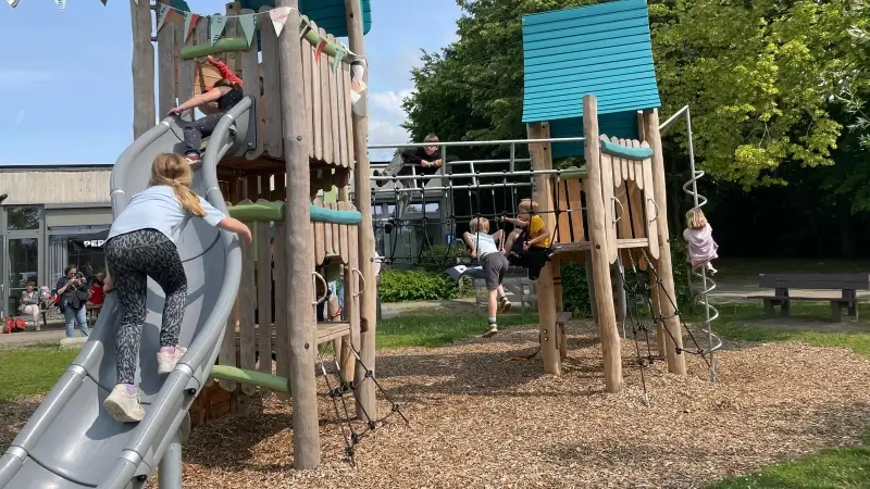 Nieuwe speeltuintjes aan De Borre in Bierbeek officieel geopend