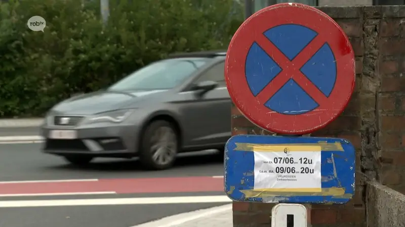 Politie takelt 24 auto's weg en schrijft 41 pv's uit tijdens Sinksenfeesten in Averbode: "Takelen om veiligheid te garanderen"