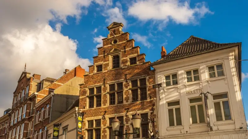 Schuld per inwoner zal komende jaren stijgen, zegt schepen van Financiën Jeroen Overmeer (N-VA): "Omdat we grote investeringen gaan doen"