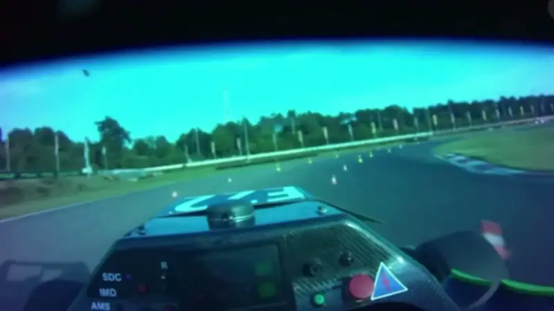 Studenten KU Leuven en Thomas More helemaal klaar om met zelfrijdende racewagen aan competitie te beginnen: "Kleine problemen die opdoken zijn verholpen"