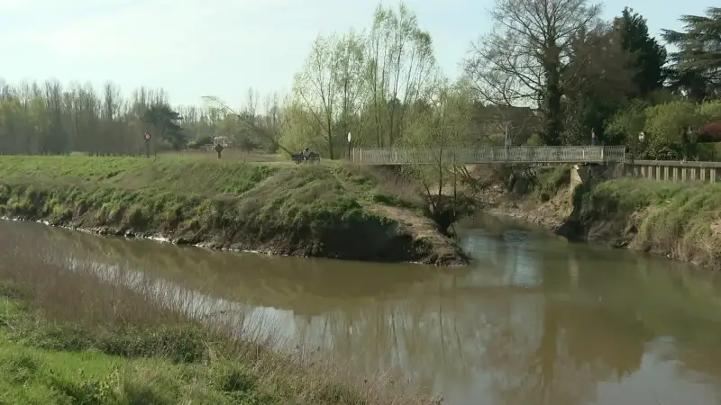 Gouverneur verbiedt om water op te pompen uit onbevaarbare waterlopen en grachten door aanhoudende droogte